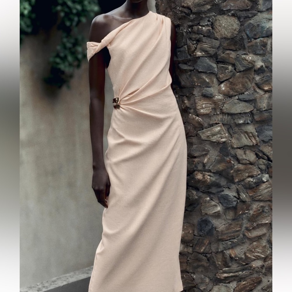 NWT Zara One-Shoulder Twist Peach Blush Sheath Dress with Gold Accent Size Small - Picture 3 of 9